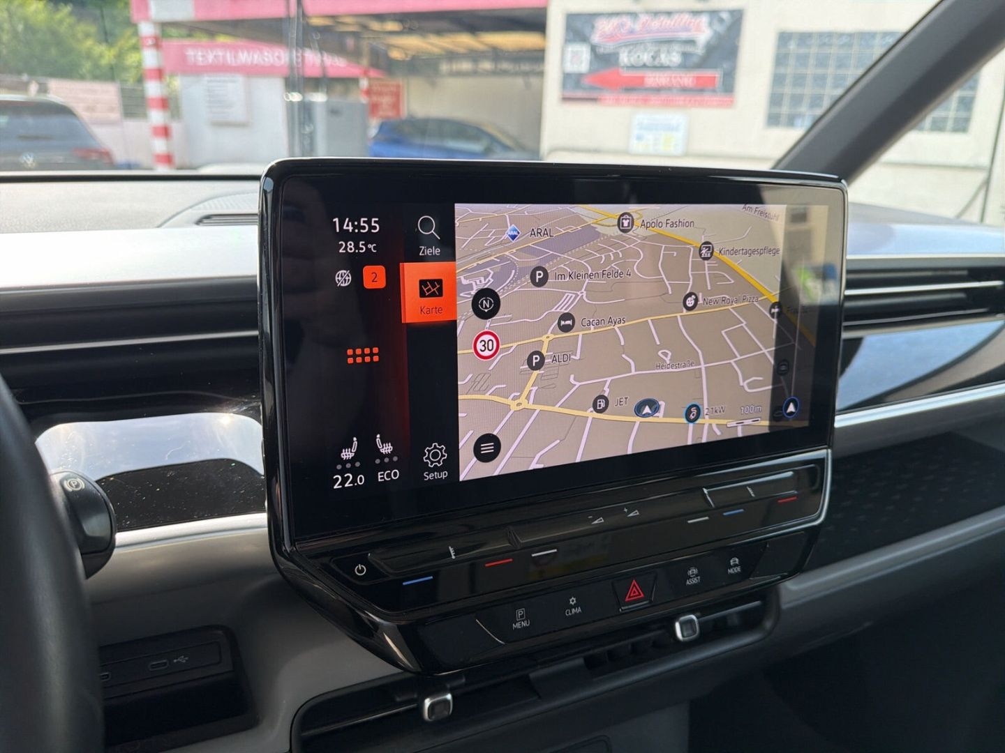 Fahrzeugabbildung Volkswagen ID. Buzz Bus Pro 150 kW Rear View Infotainment-P