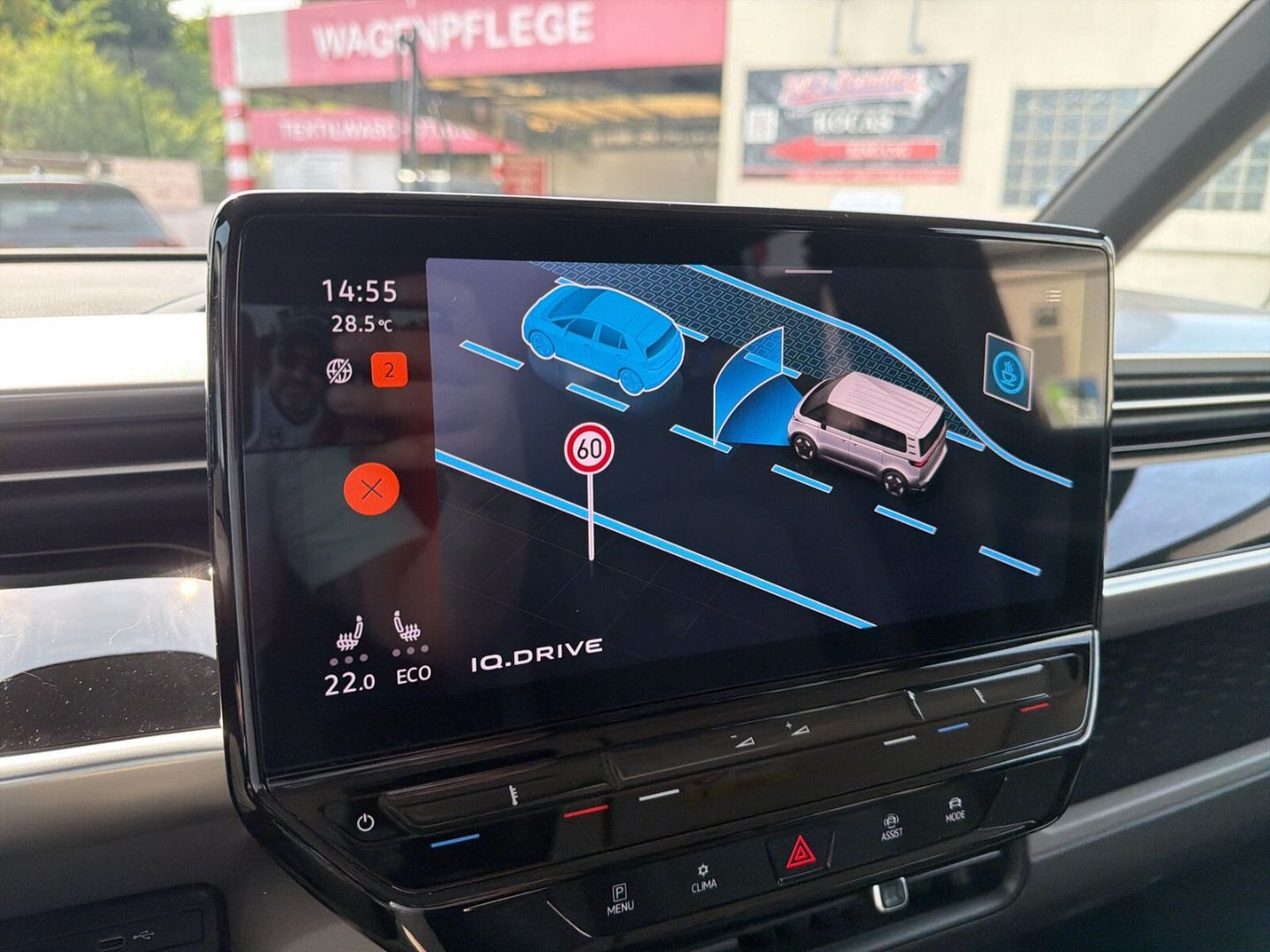 Fahrzeugabbildung Volkswagen ID. Buzz Bus Pro 150 kW Rear View Infotainment-P