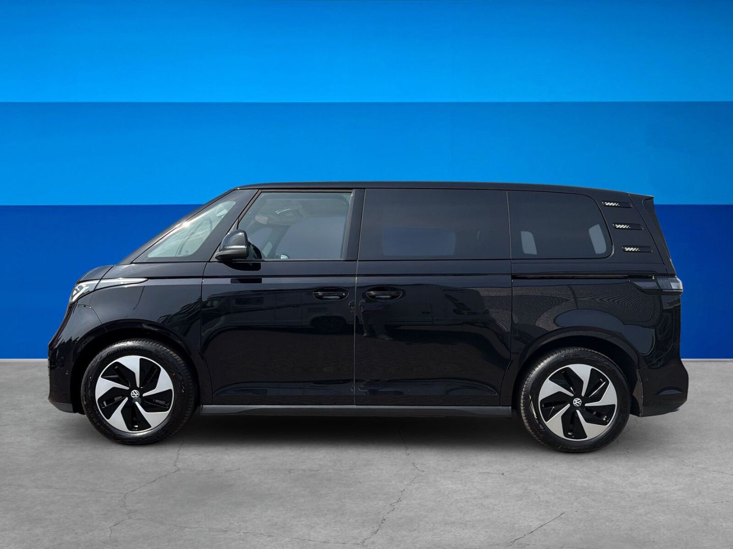 Fahrzeugabbildung Volkswagen ID. Buzz Bus Pro 150 kW Rear View Infotainment-P