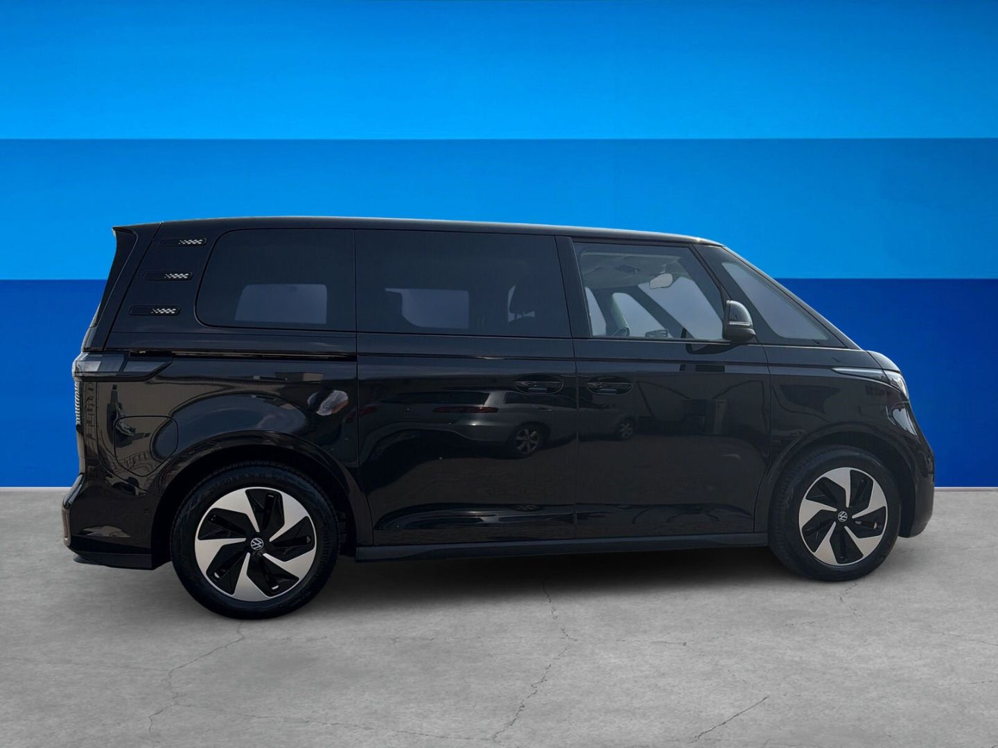 Fahrzeugabbildung Volkswagen ID. Buzz Bus Pro 150 kW Rear View Infotainment-P