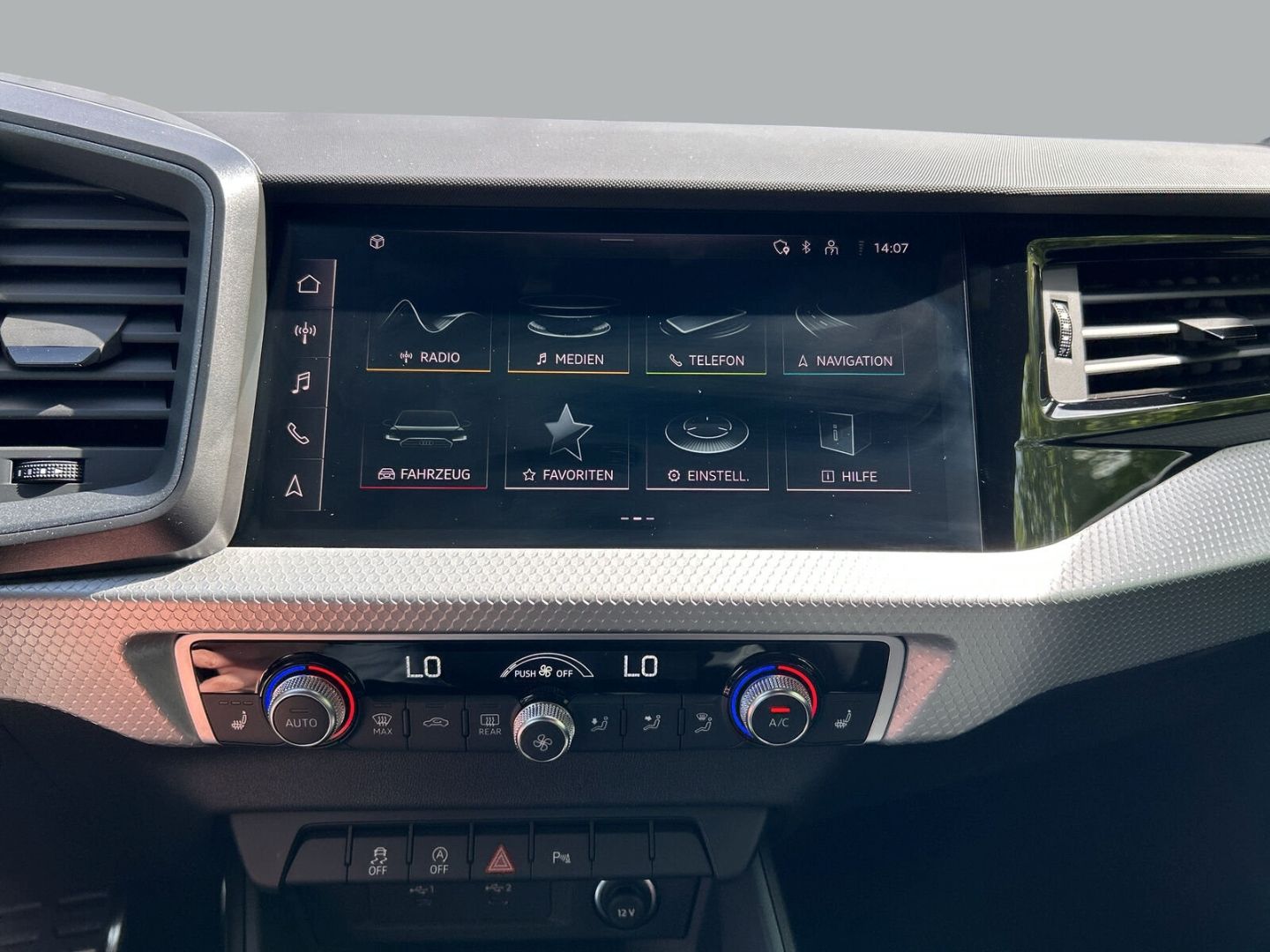 Fahrzeugabbildung Audi A1 SPORTBACK 30 TFSI+S tronic+VIRTUAL+KLIMA - mit KI generiert/bearbeitet