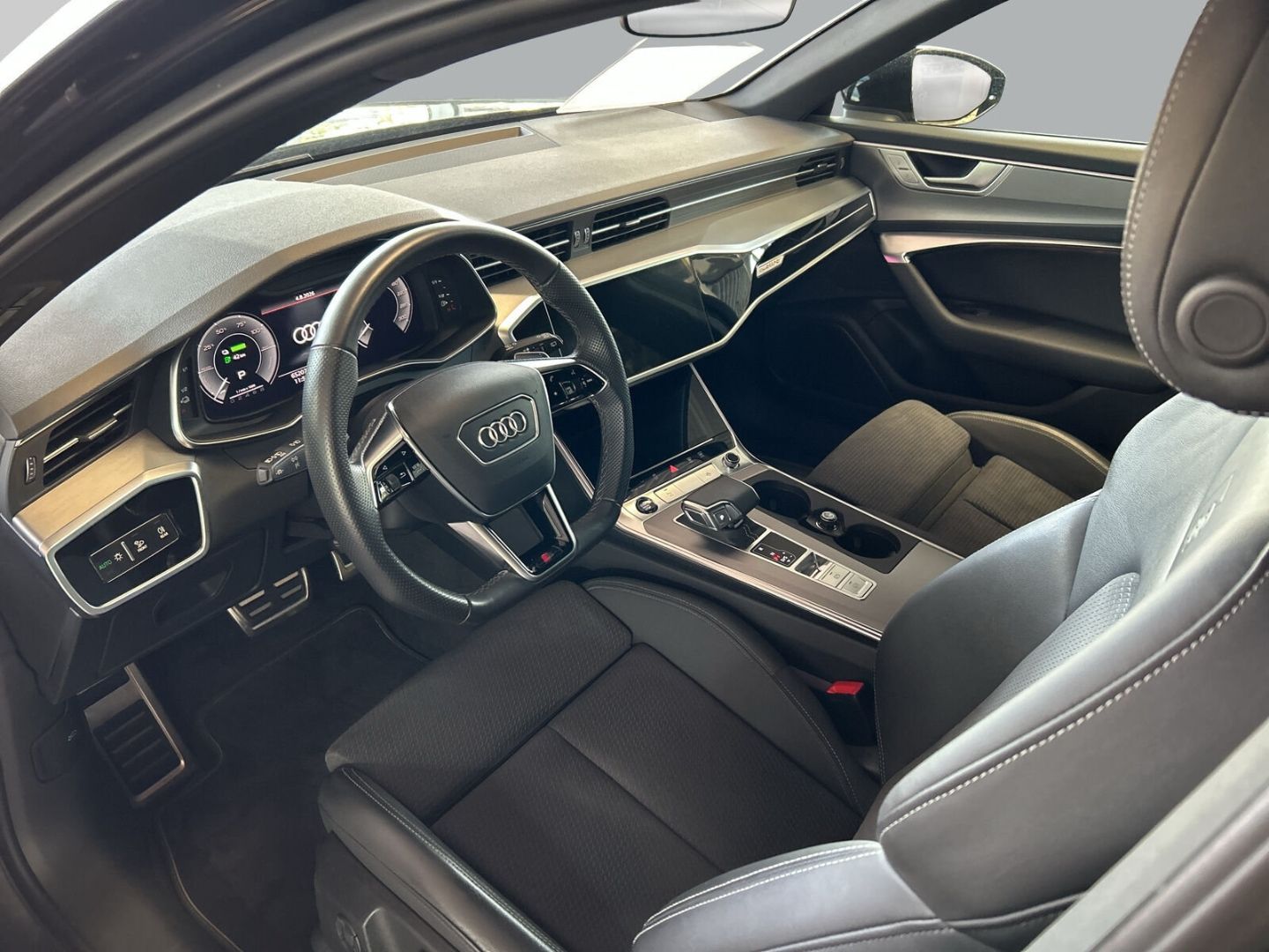Fahrzeugabbildung Audi A6 sport Avant 55 TFSI e quattro S Line LED Opti - mit KI generiert/bearbeitet
