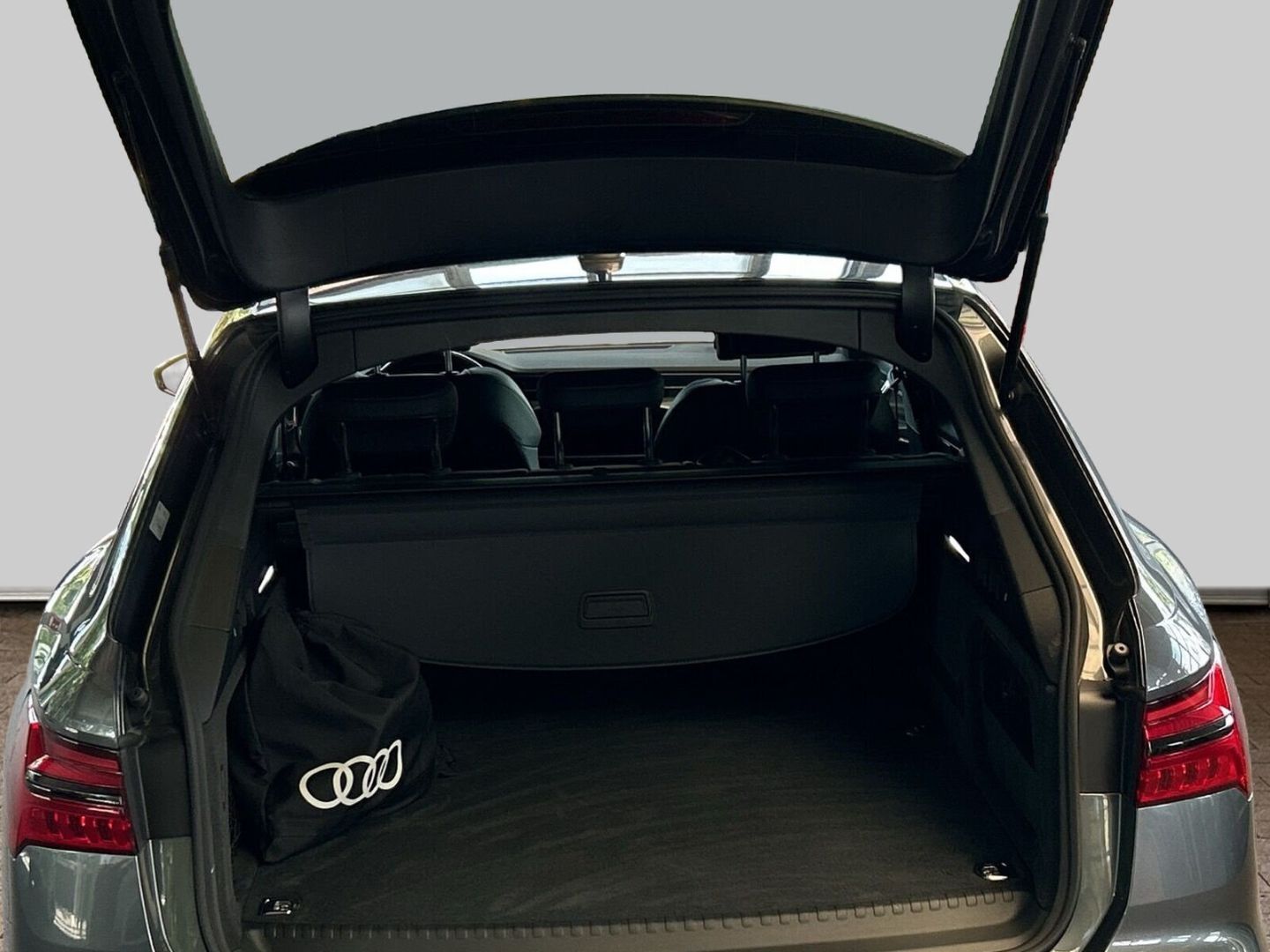 Fahrzeugabbildung Audi A6 sport Avant 55 TFSI e quattro S Line LED Opti - mit KI generiert/bearbeitet
