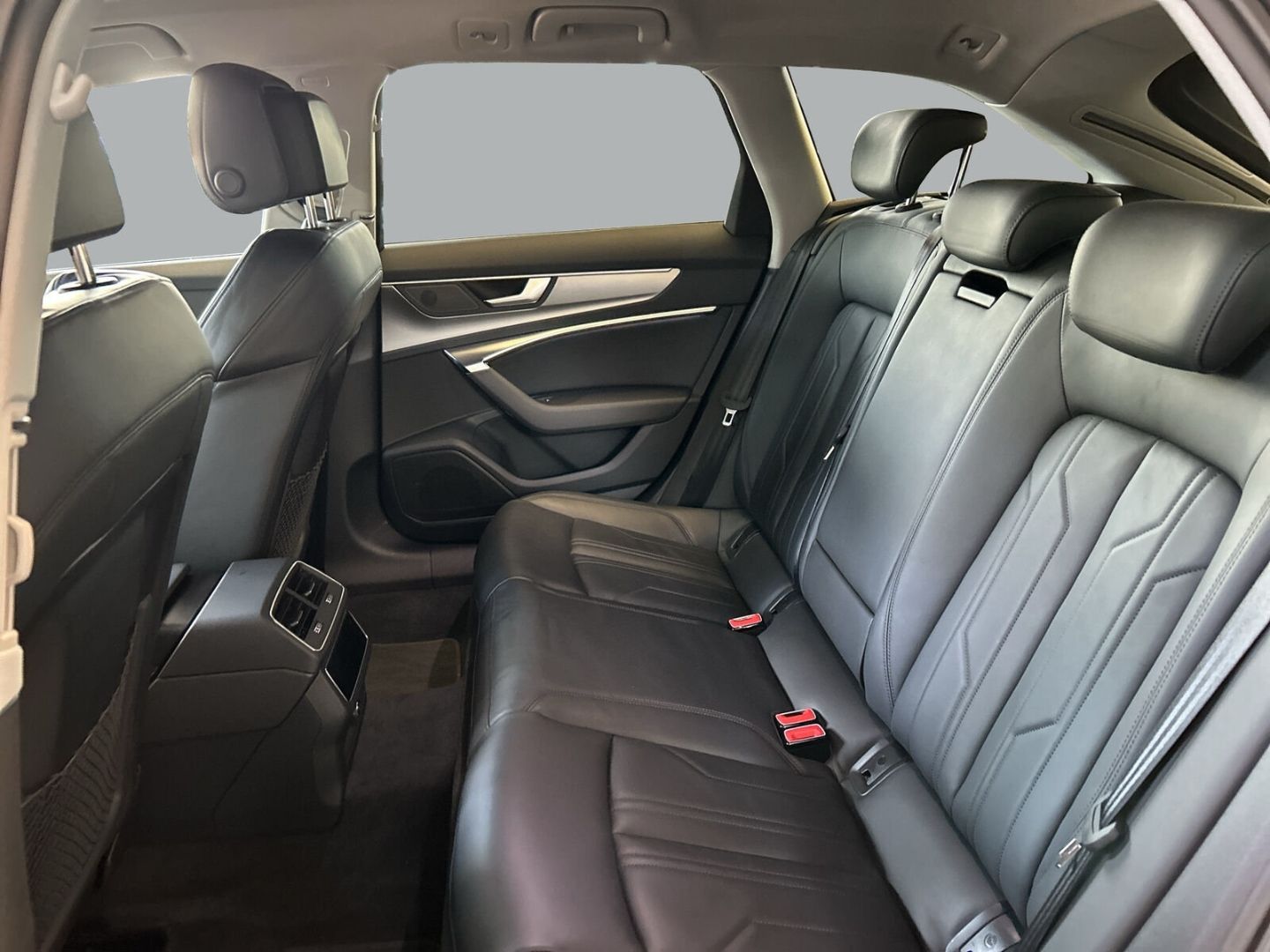 Fahrzeugabbildung Audi A6 sport Avant 50 TFSI e quattro tronic S Line M - mit KI generiert/bearbeitet