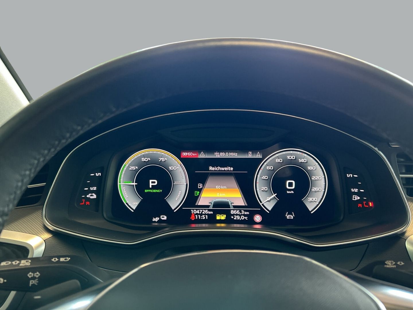 Fahrzeugabbildung Audi A6 sport Avant 50 TFSI e quattro tronic S Line M - mit KI generiert/bearbeitet