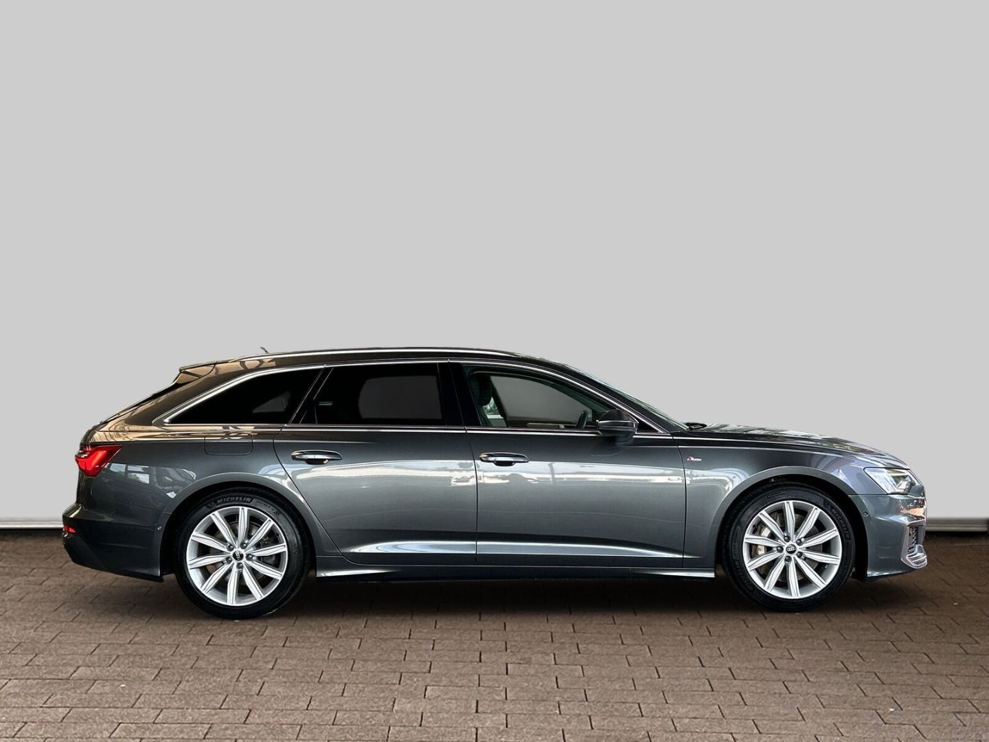 Fahrzeugabbildung Audi A6 sport Avant 50 TFSI e quattro tronic S Line M - mit KI generiert/bearbeitet