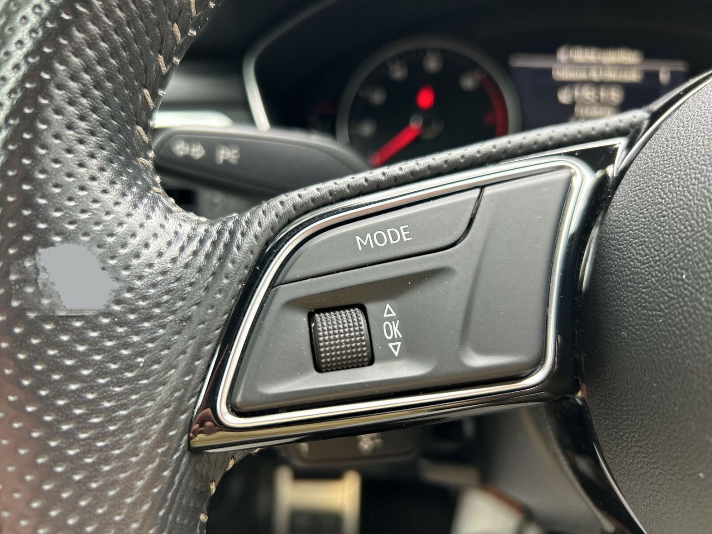 Fahrzeug 17 Fahrzeugabbildung Audi A4 1.4 TFSI Avant sport - mit KI generiert/bearbeitet