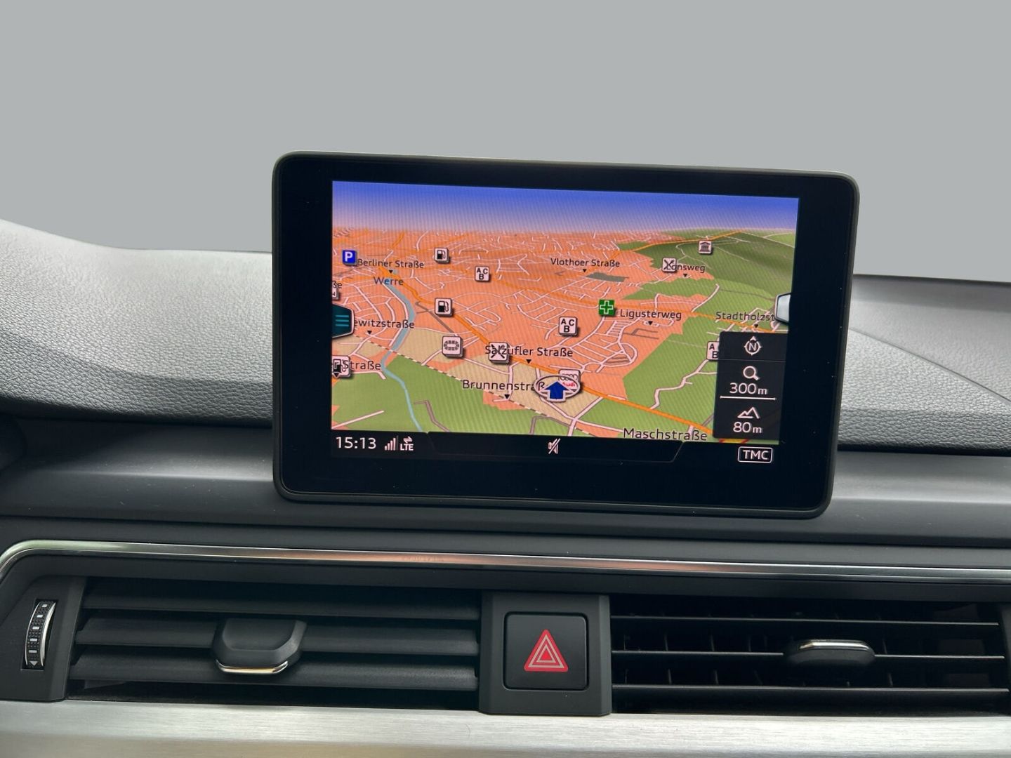 Fahrzeug 18 Fahrzeugabbildung Audi A4 1.4 TFSI Avant sport - mit KI generiert/bearbeitet