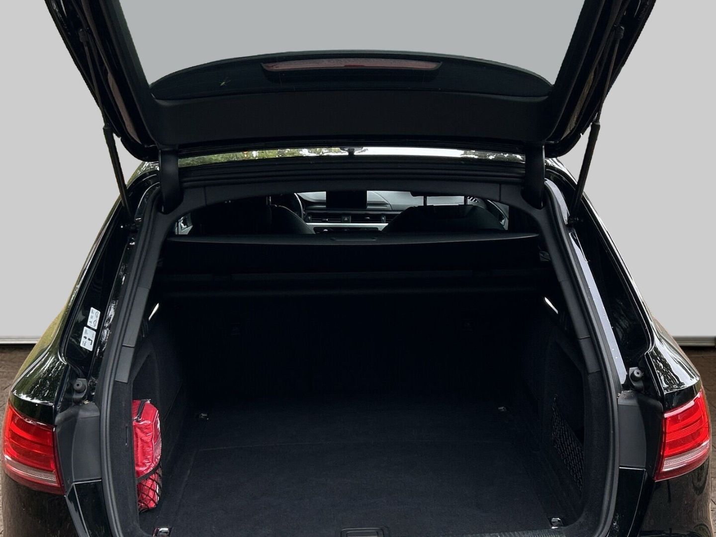Fahrzeug 20 Fahrzeugabbildung Audi A4 1.4 TFSI Avant sport - mit KI generiert/bearbeitet
