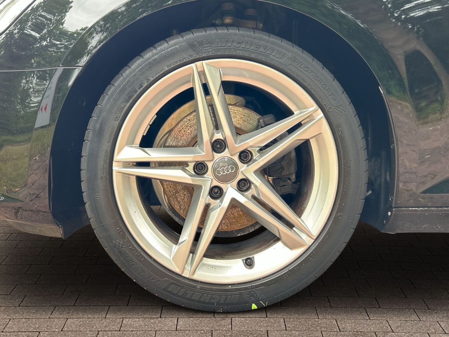 Fahrzeug 21 Fahrzeugabbildung Audi A4 1.4 TFSI Avant sport - mit KI generiert/bearbeitet