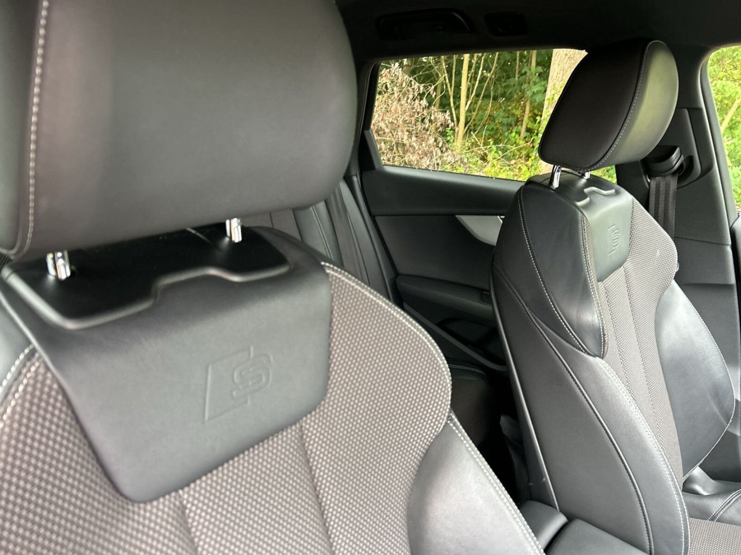 Fahrzeug 22 Fahrzeugabbildung Audi A4 1.4 TFSI Avant sport - mit KI generiert/bearbeitet