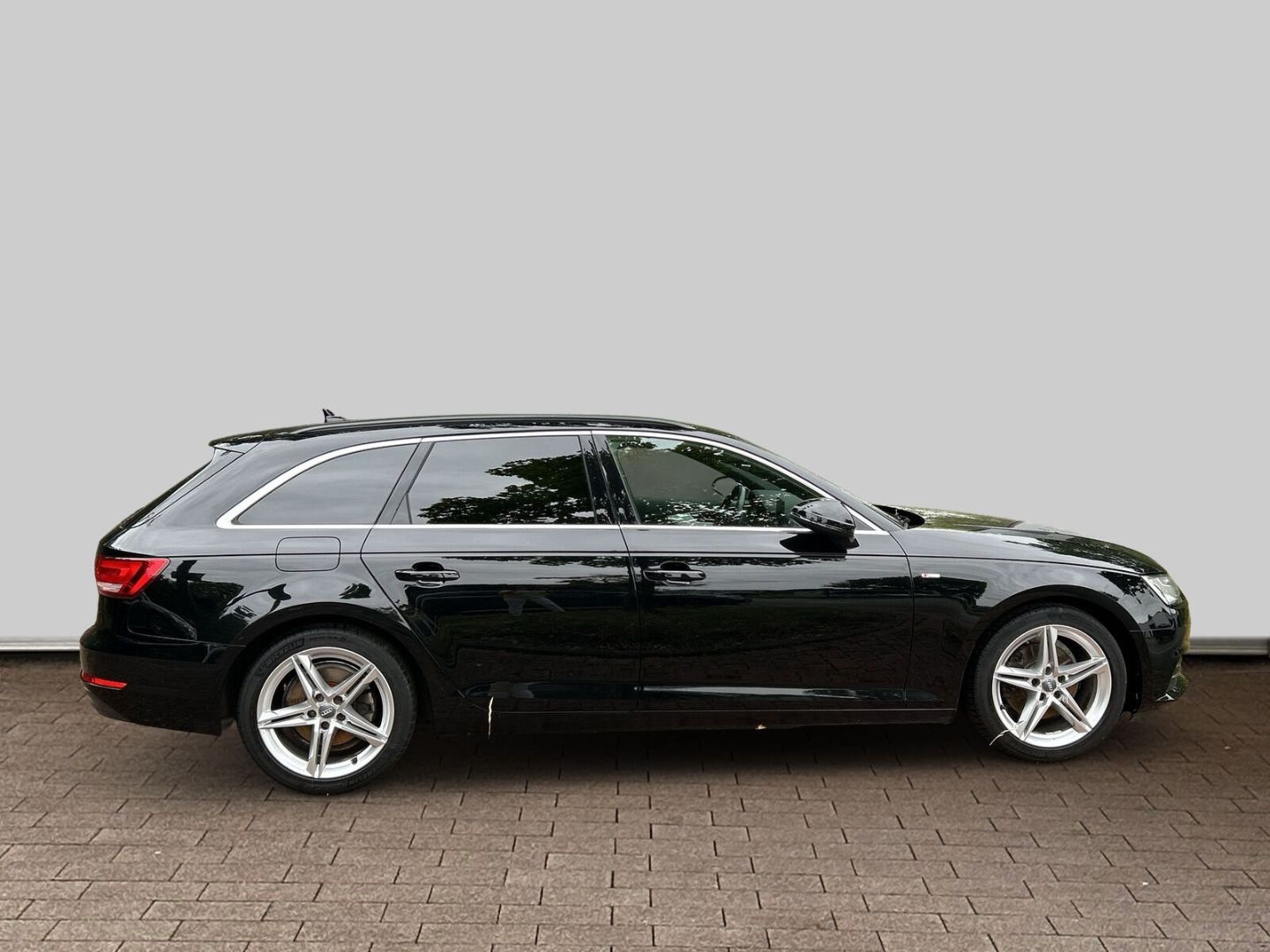 Fahrzeug 8 Fahrzeugabbildung Audi A4 1.4 TFSI Avant sport - mit KI generiert/bearbeitet