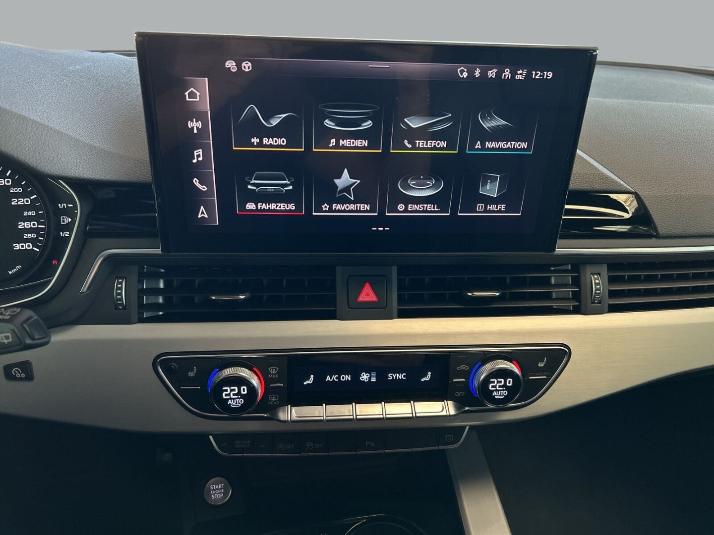 Fahrzeug 15 Fahrzeugabbildung Audi A4 Avant 40 TDI S tronic S Line LED Leder Pano A - mit KI generiert/bearbeitet