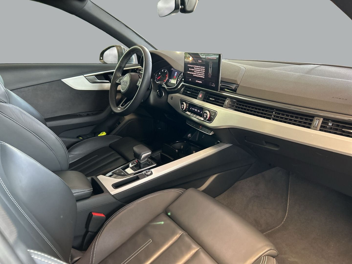 Fahrzeug 19 Fahrzeugabbildung Audi A4 Avant 40 TDI S tronic S Line LED Leder Pano A - mit KI generiert/bearbeitet