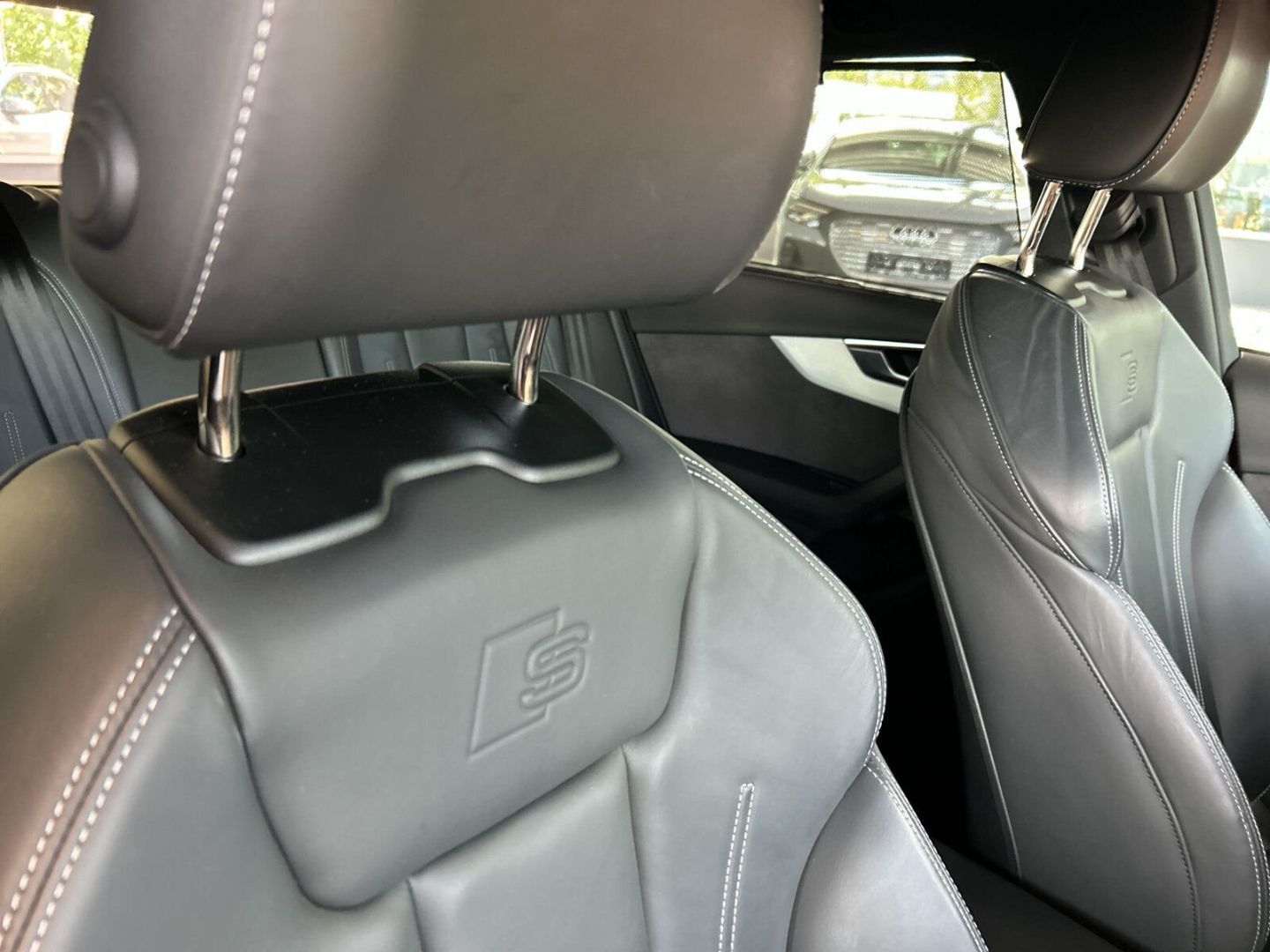 Fahrzeug 22 Fahrzeugabbildung Audi A4 Avant 40 TDI S tronic S Line LED Leder Pano A - mit KI generiert/bearbeitet