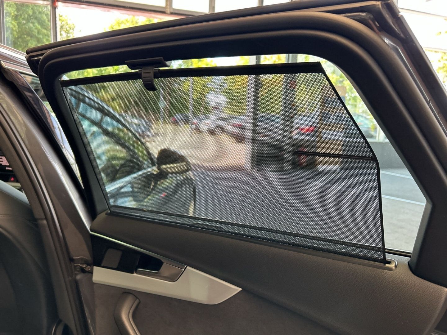 Fahrzeug 24 Fahrzeugabbildung Audi A4 Avant 40 TDI S tronic S Line LED Leder Pano A - mit KI generiert/bearbeitet