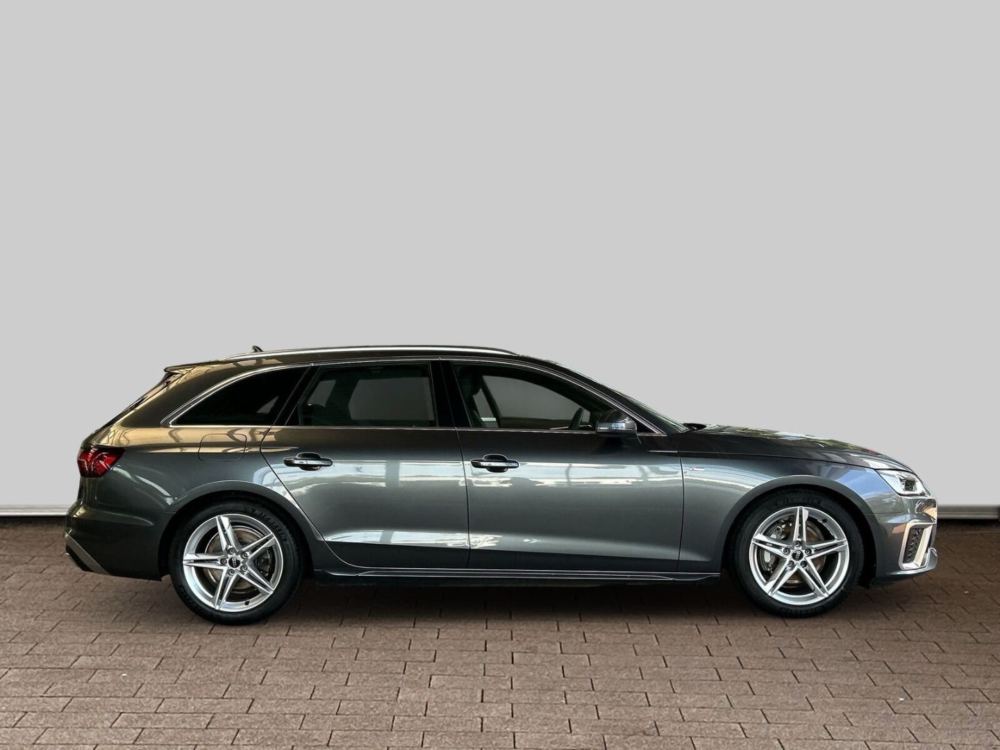 Fahrzeug 8 Fahrzeugabbildung Audi A4 Avant 40 TDI S tronic S Line LED Leder Pano A - mit KI generiert/bearbeitet