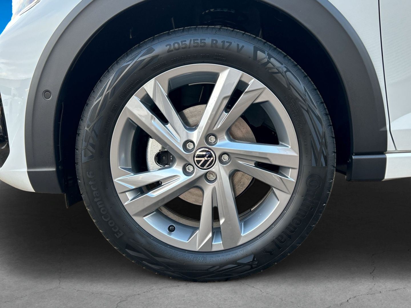 Fahrzeug 10 Fahrzeugabbildung Volkswagen Taigo R-Line 1,5 l TSI DSG PANO MATRIX RKAMERA - mit KI generiert/bearbeitet