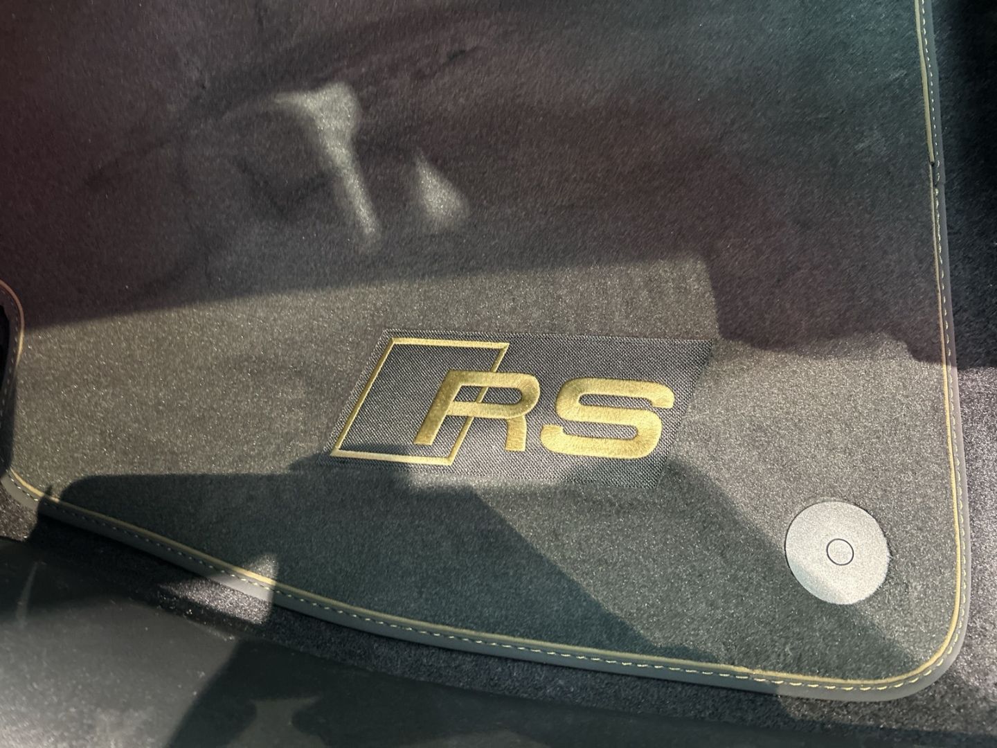 Fahrzeug 22 Fahrzeugabbildung Audi RS5 LIMOUSINE+LED+TECHPRO+SPORTPAKET+CARBON+HUD - mit KI generiert/bearbeitet