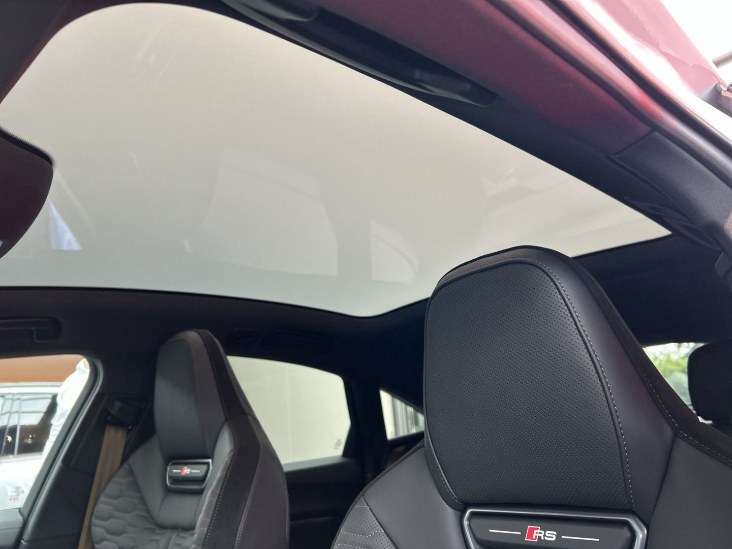 Fahrzeug 23 Fahrzeugabbildung Audi RS5 LIMOUSINE+LED+TECHPRO+SPORTPAKET+CARBON+HUD - mit KI generiert/bearbeitet
