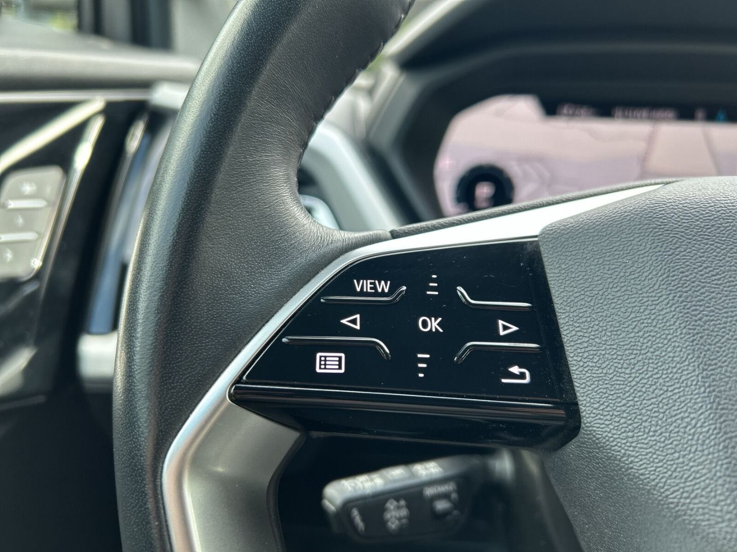 Fahrzeug 16 Fahrzeugabbildung Audi Q4 40 Sportback AHK+NAVI+VIRTUAL+SH+PDC+DAB+CARP - mit KI generiert/bearbeitet