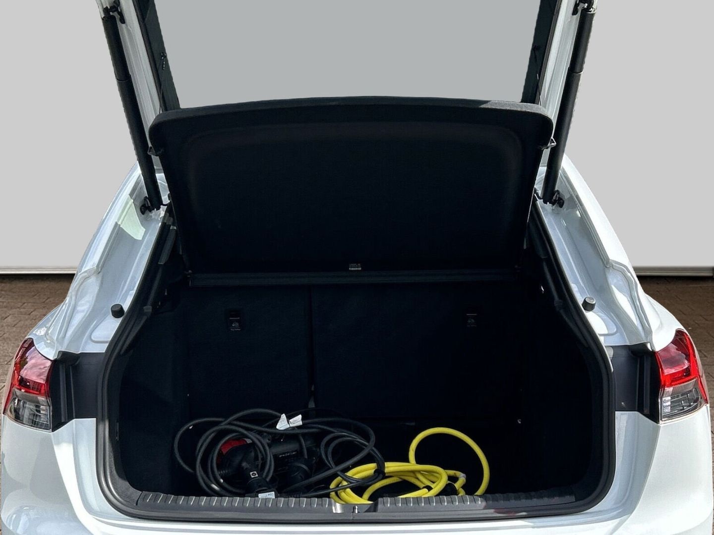 Fahrzeug 19 Fahrzeugabbildung Audi Q4 40 Sportback AHK+NAVI+VIRTUAL+SH+PDC+DAB+CARP - mit KI generiert/bearbeitet
