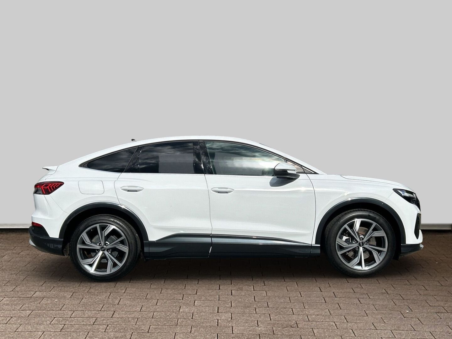 Fahrzeug 7 Fahrzeugabbildung Audi Q4 40 Sportback AHK+NAVI+VIRTUAL+SH+PDC+DAB+CARP - mit KI generiert/bearbeitet