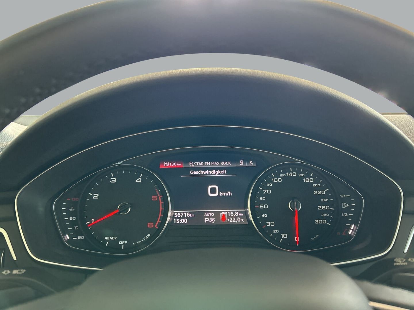 Fahrzeug 16 Fahrzeugabbildung Audi A4 AVANT 40 TDI+LED+NAVI+KAMERA+SIHZ+CARPLAY - mit KI generiert/bearbeitet