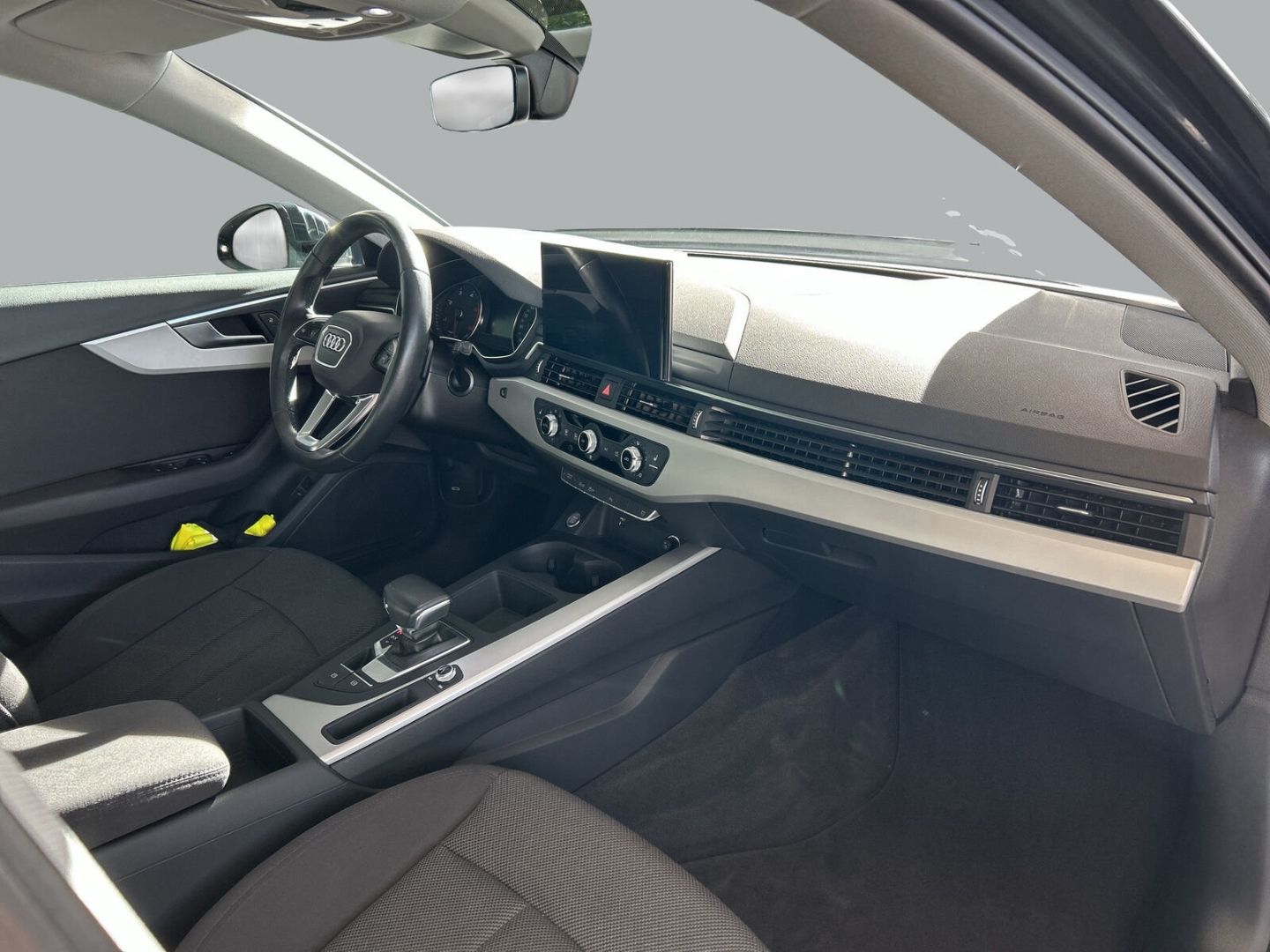 Fahrzeug 19 Fahrzeugabbildung Audi A4 AVANT 40 TDI+LED+NAVI+KAMERA+SIHZ+CARPLAY - mit KI generiert/bearbeitet