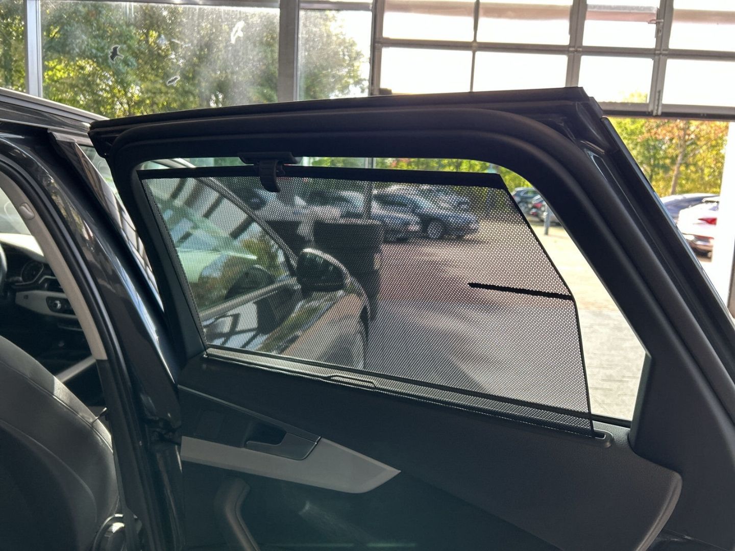 Fahrzeug 22 Fahrzeugabbildung Audi A4 AVANT 40 TDI+LED+NAVI+KAMERA+SIHZ+CARPLAY - mit KI generiert/bearbeitet
