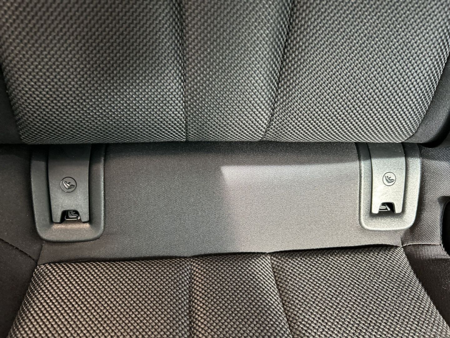 Fahrzeug 23 Fahrzeugabbildung Audi A4 AVANT 40 TDI+LED+NAVI+KAMERA+SIHZ+CARPLAY - mit KI generiert/bearbeitet