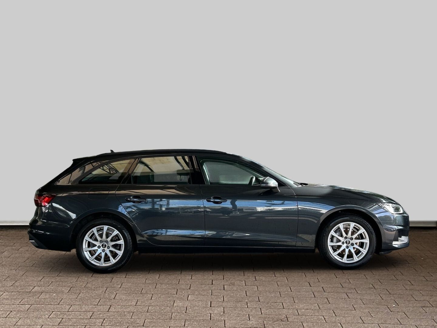 Fahrzeug 8 Fahrzeugabbildung Audi A4 AVANT 40 TDI+LED+NAVI+KAMERA+SIHZ+CARPLAY - mit KI generiert/bearbeitet