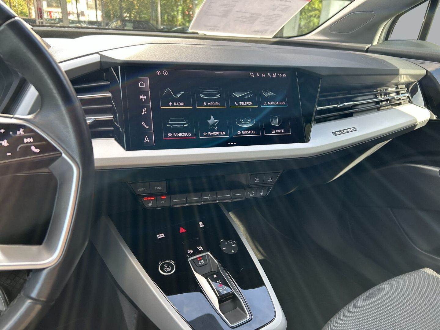 Fahrzeugabbildung Audi Q4 40 Sportback LED+SPORTSITZE+OPTIK+DAB+KAMERA+ - mit KI generiert/bearbeitet