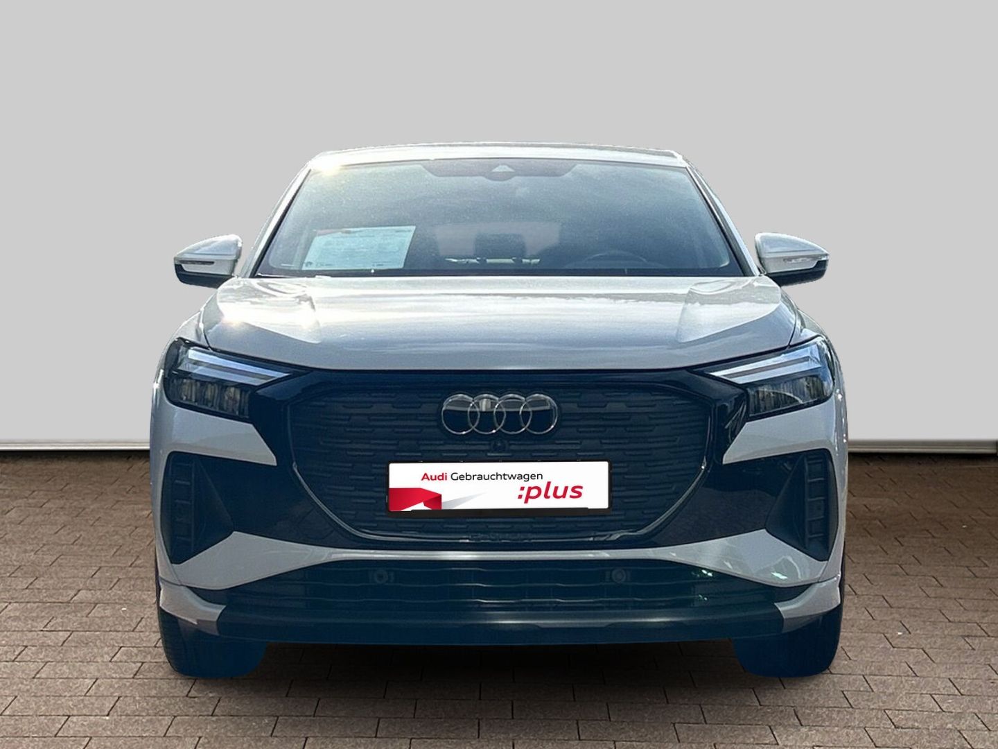 Fahrzeugabbildung Audi Q4 40 Sportback LED+SPORTSITZE+OPTIK+DAB+KAMERA+ - mit KI generiert/bearbeitet