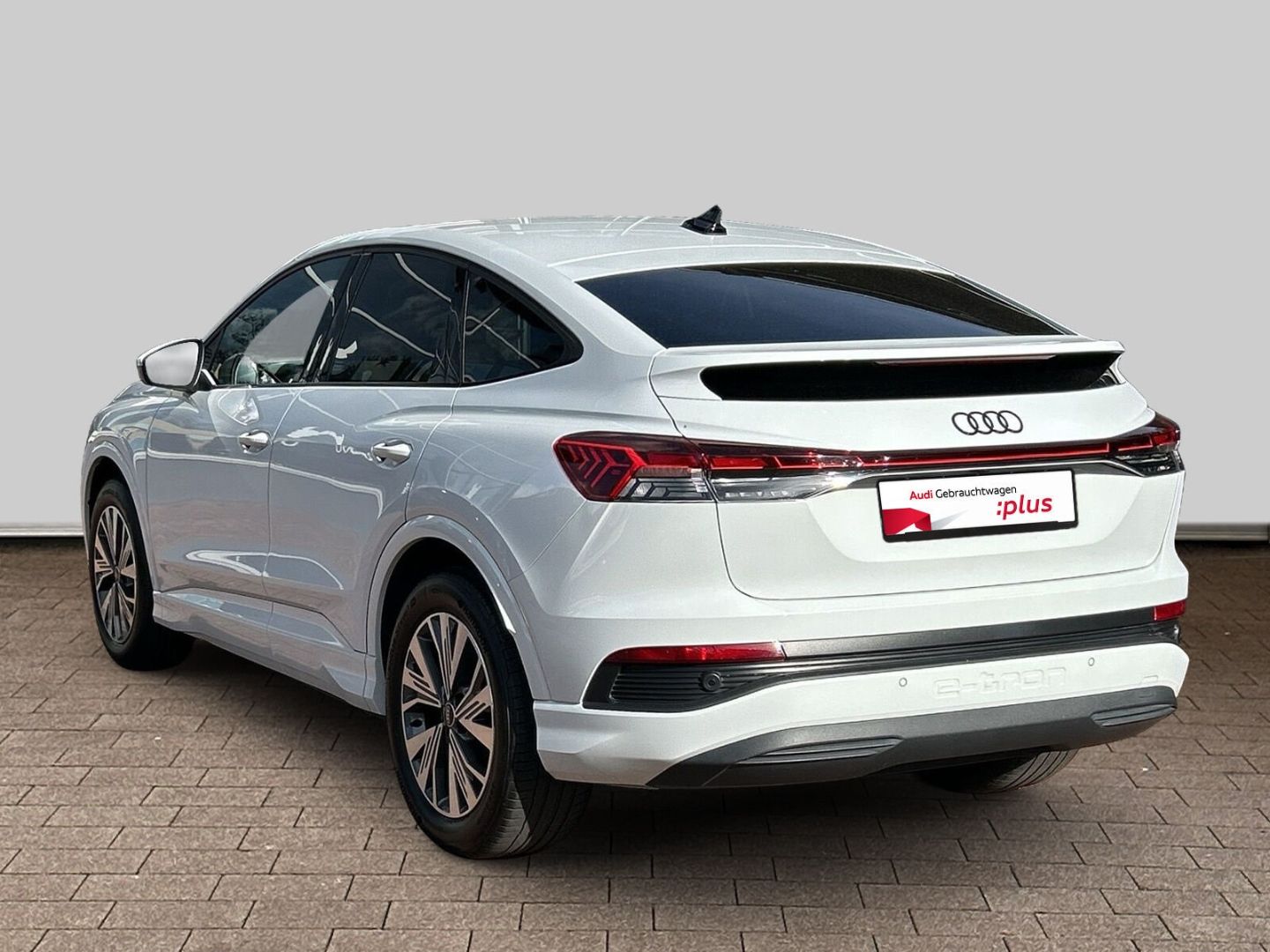 Fahrzeugabbildung Audi Q4 40 Sportback LED+SPORTSITZE+OPTIK+DAB+KAMERA+ - mit KI generiert/bearbeitet