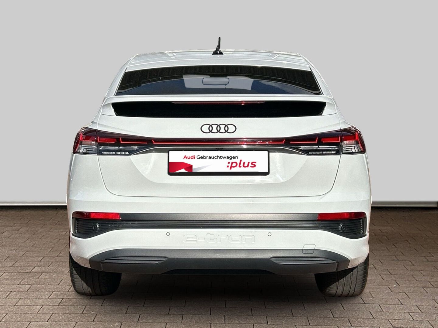 Fahrzeugabbildung Audi Q4 40 Sportback LED+SPORTSITZE+OPTIK+DAB+KAMERA+ - mit KI generiert/bearbeitet