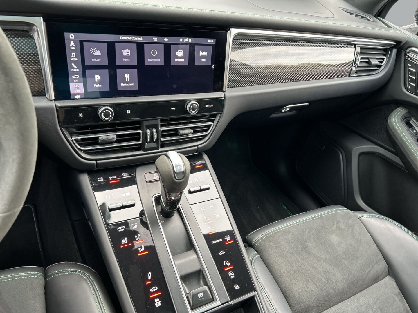 Fahrzeugabbildung Porsche Macan GTS PDK LEDER BOSE KAMERA PANO STANDHZG SP - mit KI generiert/bearbeitet