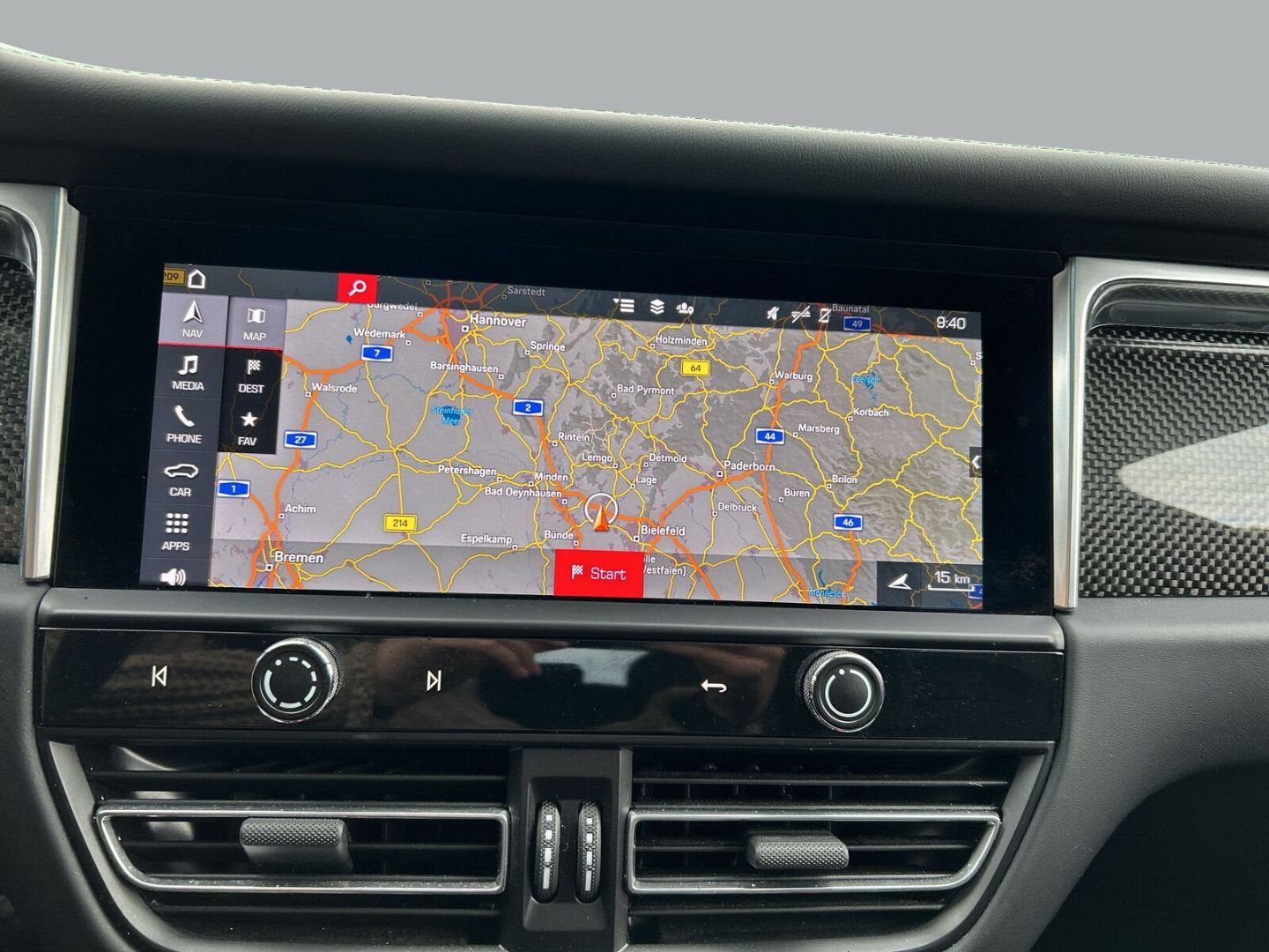 Fahrzeugabbildung Porsche Macan GTS PDK LEDER BOSE KAMERA PANO STANDHZG SP - mit KI generiert/bearbeitet