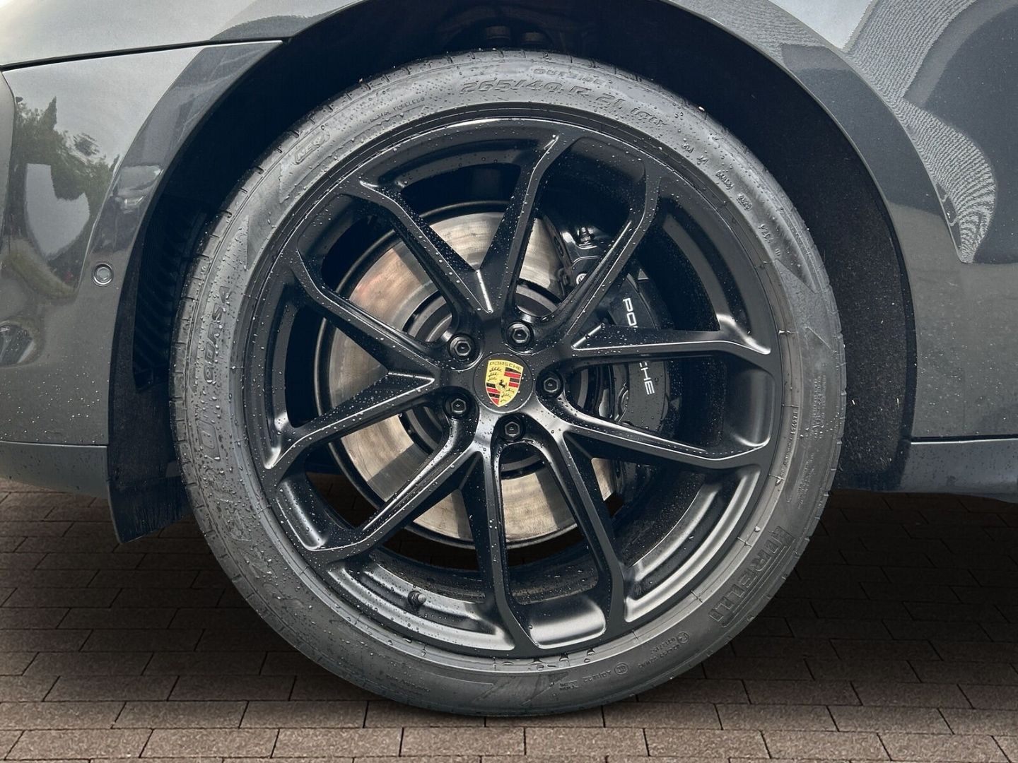 Fahrzeug 18 Fahrzeugabbildung Porsche Macan GTS PDK LEDER BOSE KAMERA PANO STANDHZG SP - mit KI generiert/bearbeitet