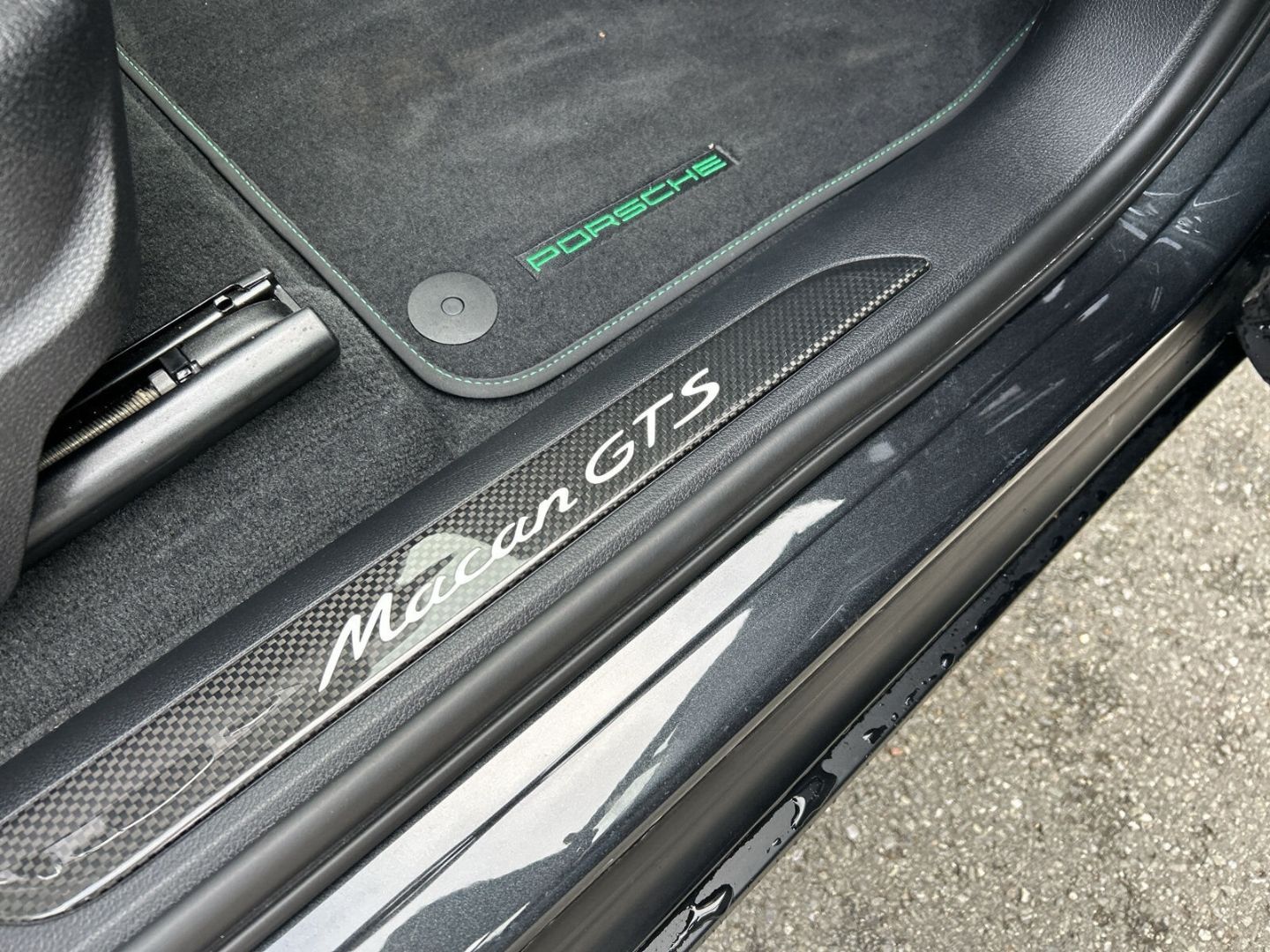 Fahrzeug 20 Fahrzeugabbildung Porsche Macan GTS PDK LEDER BOSE KAMERA PANO STANDHZG SP - mit KI generiert/bearbeitet
