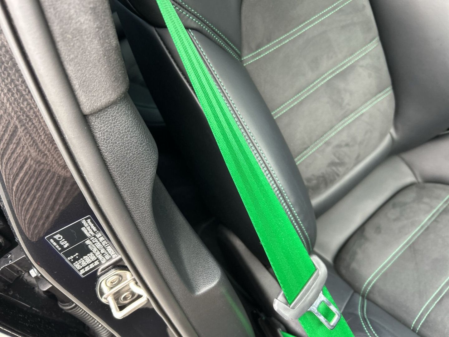 Fahrzeug 23 Fahrzeugabbildung Porsche Macan GTS PDK LEDER BOSE KAMERA PANO STANDHZG SP - mit KI generiert/bearbeitet