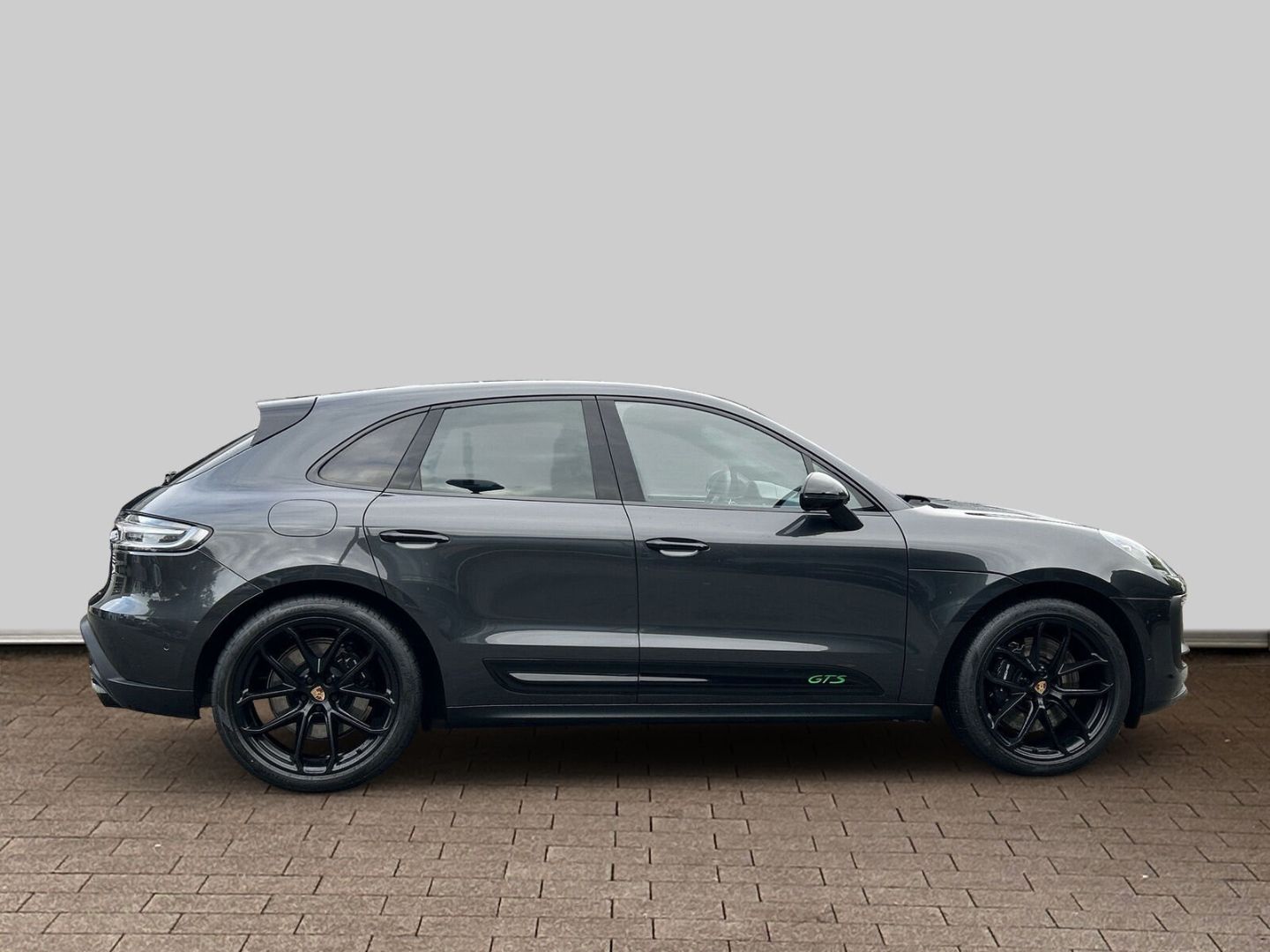 Fahrzeugabbildung Porsche Macan GTS PDK LEDER BOSE KAMERA PANO STANDHZG SP - mit KI generiert/bearbeitet