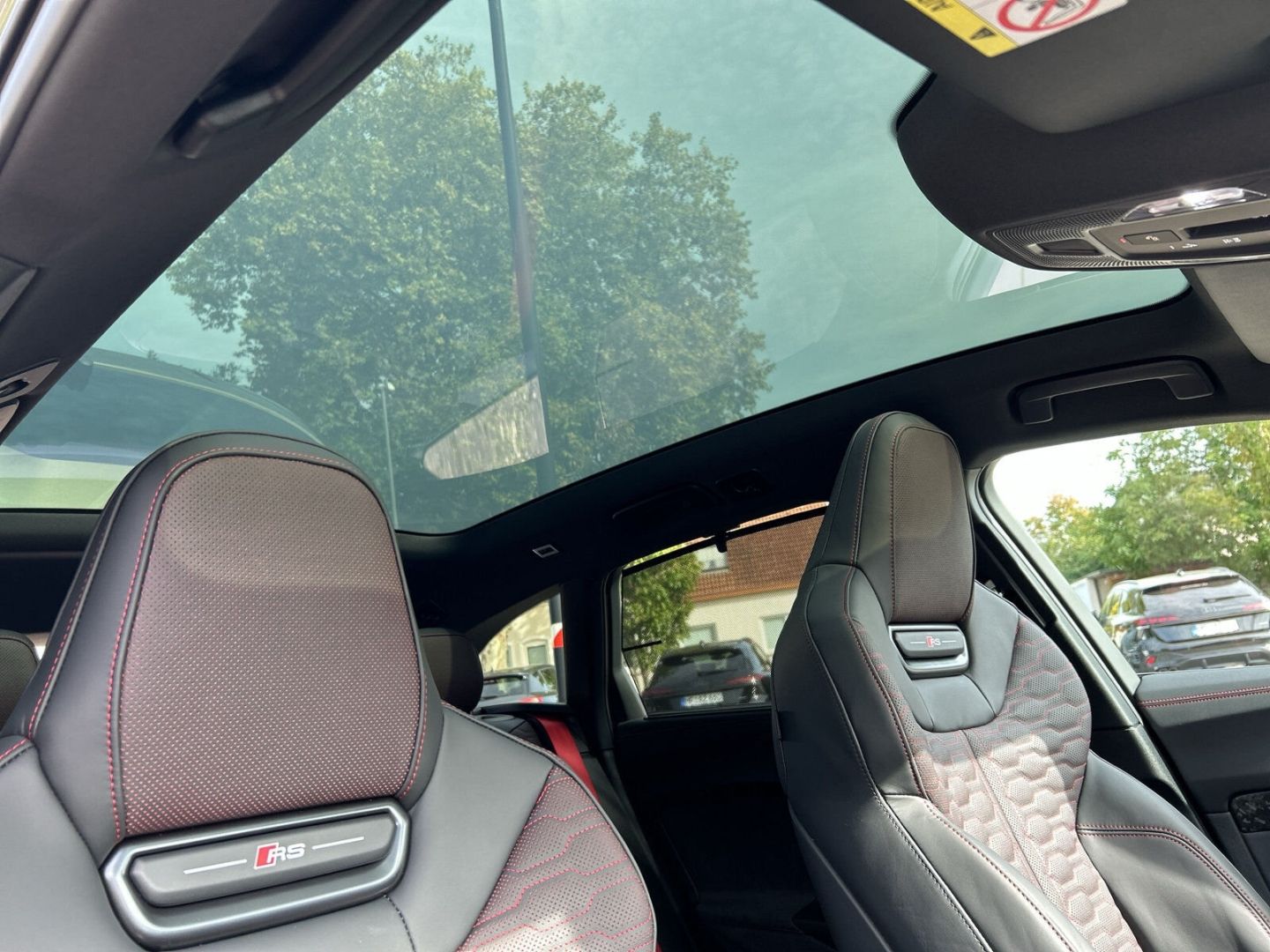 Fahrzeug 22 Fahrzeugabbildung Audi RS5 AVANT 470KW PHEV+LED+TECHPRO+PANOA+AHK+B&O - mit KI generiert/bearbeitet