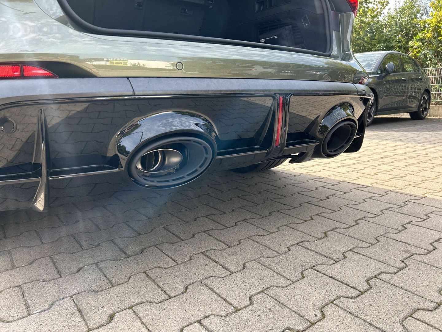 Fahrzeug 24 Fahrzeugabbildung Audi RS5 AVANT 470KW PHEV+LED+TECHPRO+PANOA+AHK+B&O - mit KI generiert/bearbeitet